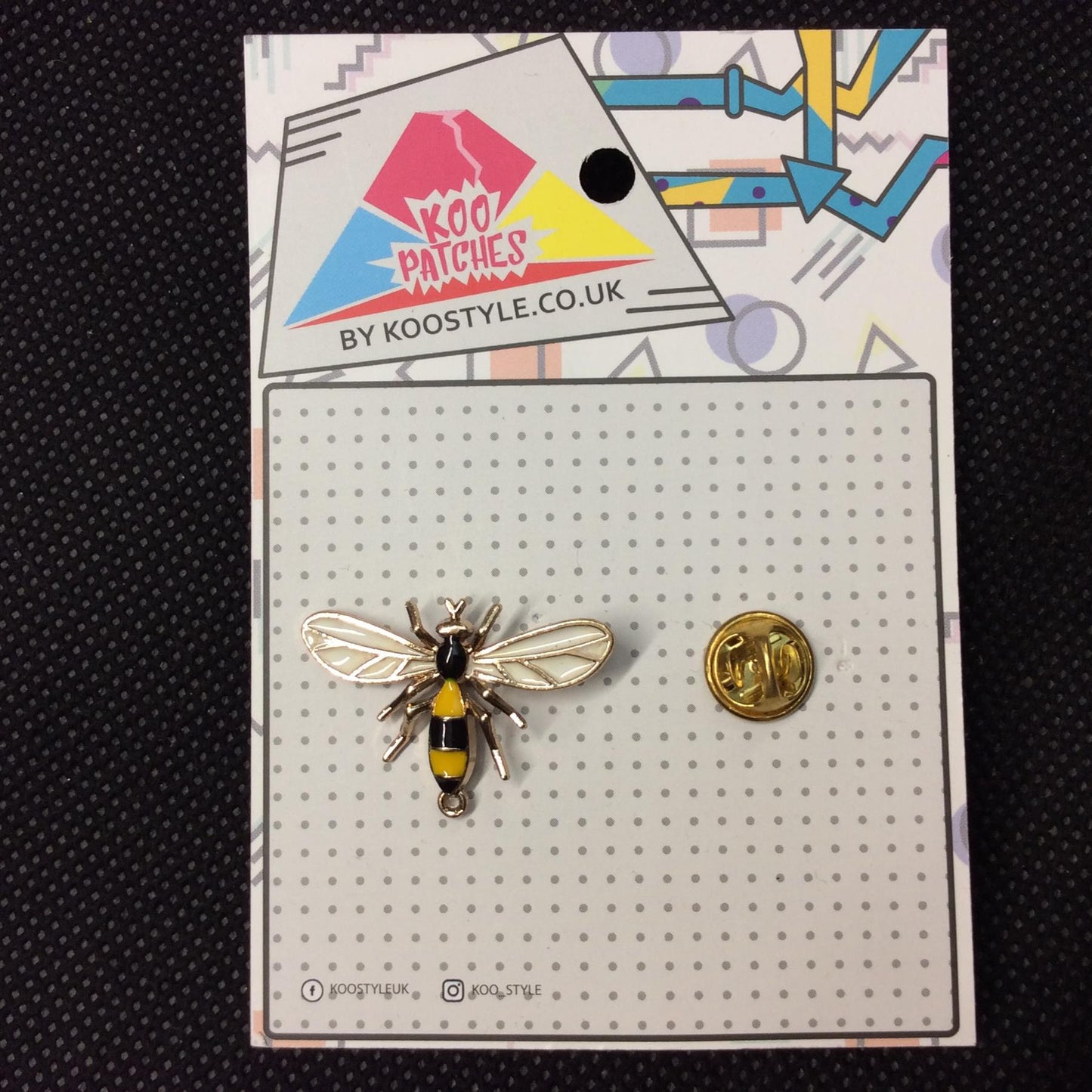 MP0223 - Yellow Stripes Gold Wasp Bee Bug Metal Pin Badge | Koo Style UK