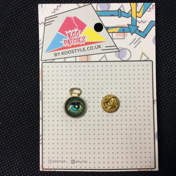 MP0094 - One Green Eye Pendant Metal Pin Badge