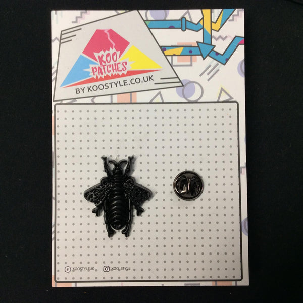 MP0020 - Black Bee Wasp Fly Bug Metal Pin Badge