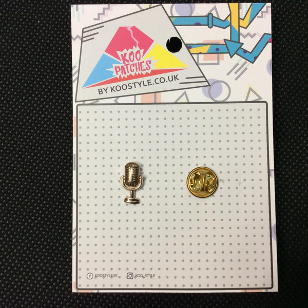 MP0175 - Golden Old School Music Microphone Metal Pin Badge