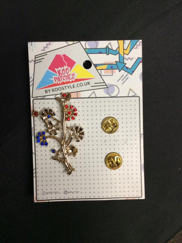 MP0075 - Multi Colour Gold Flower Metal Pin Badge