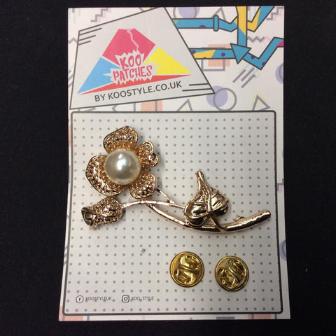 MP0051 - Golden Pearl Flower Metal Pin Badge